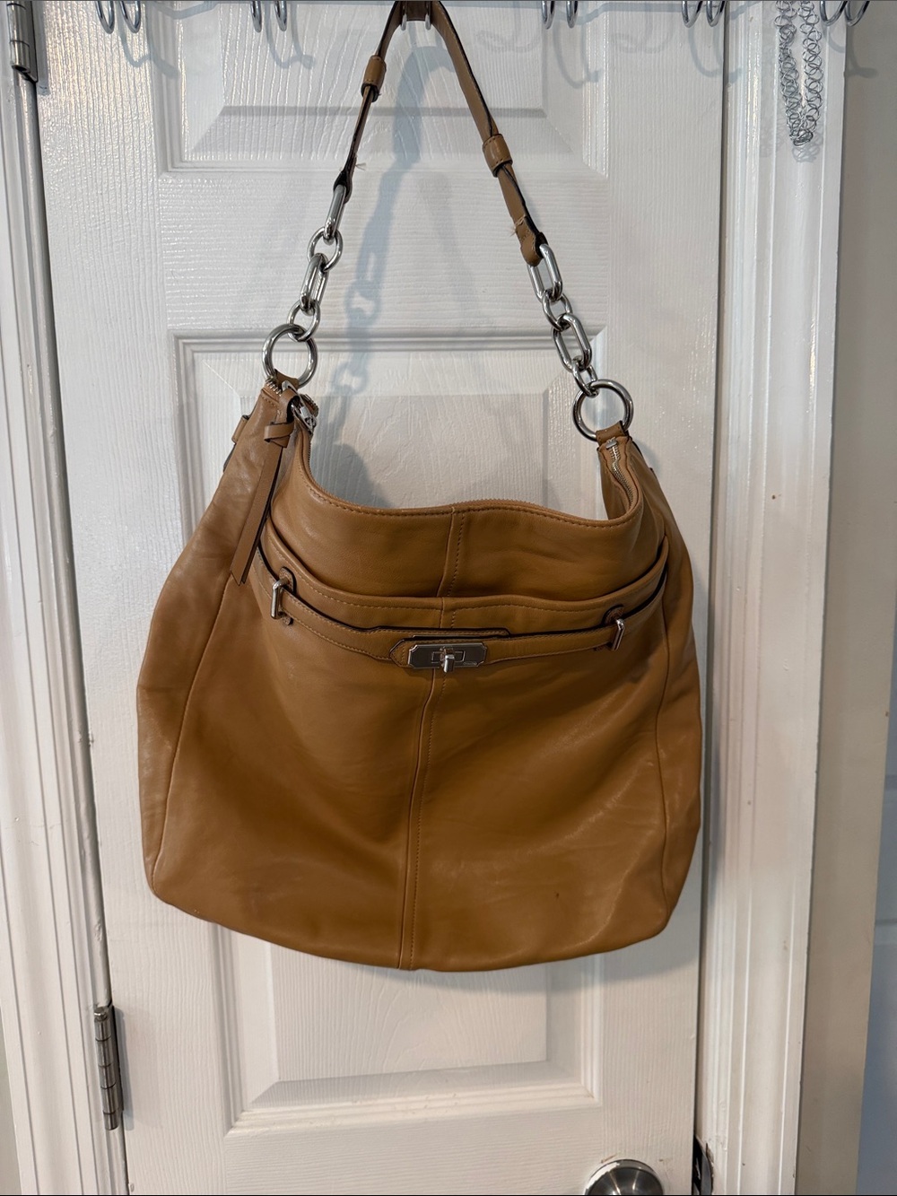 COACH Oversized Chelsea Slouchy
Hobo Leather Ashlyn Shoulder Bag